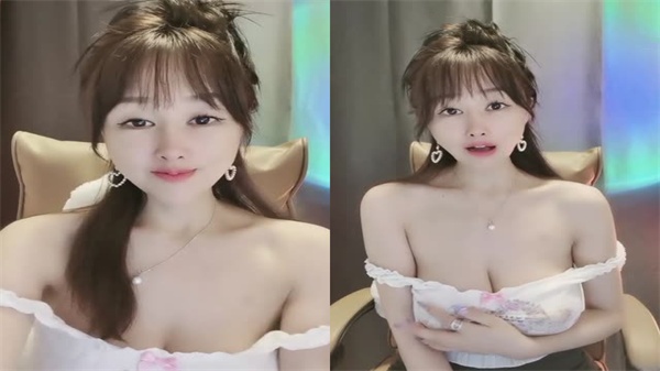 朦胧巨乳呼之欲出，揉捏的快感让人欲罢不能